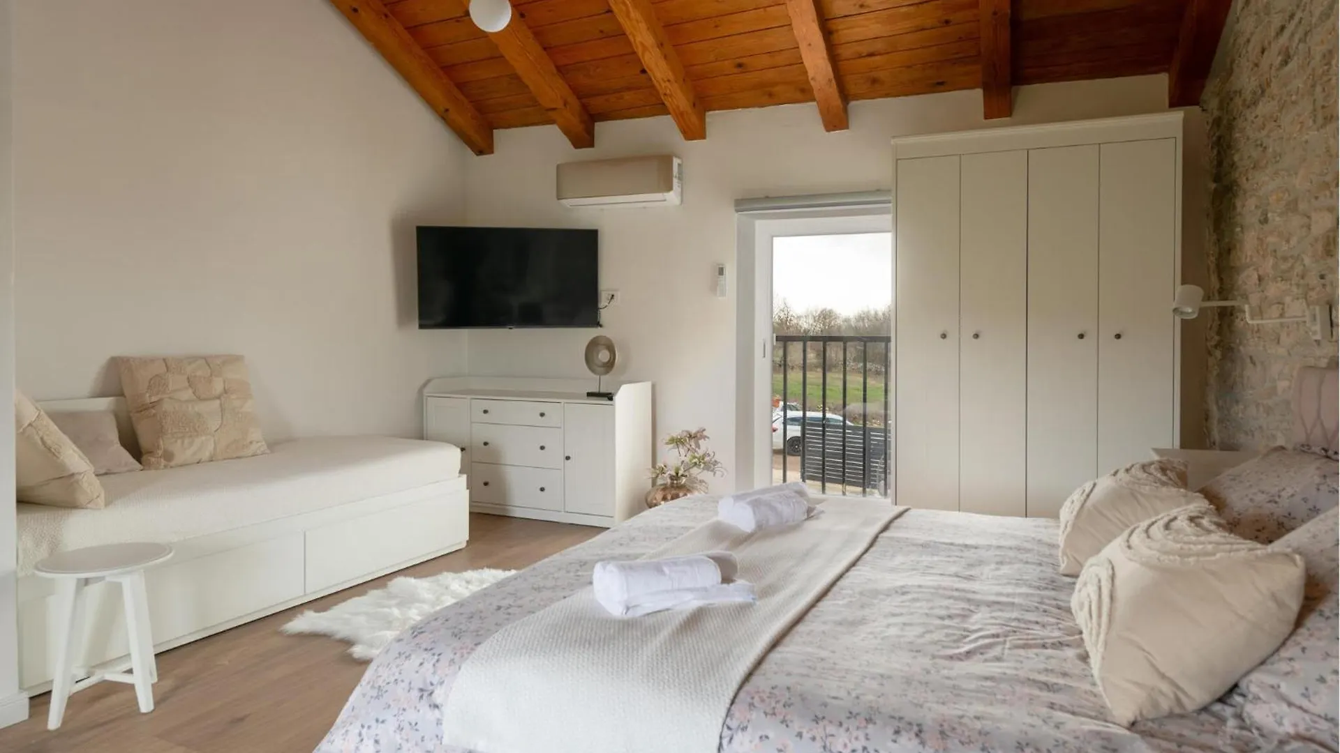 Lovely Home In Vidulini With Kitchen